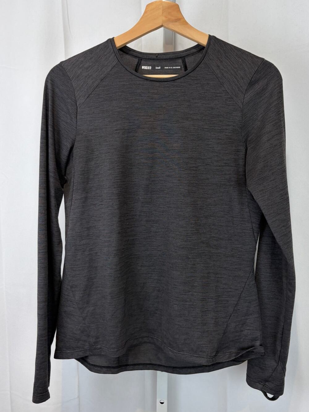 REI Long Sleeve Crew Neck Performance Top Thumb Loops Gray Black Size S